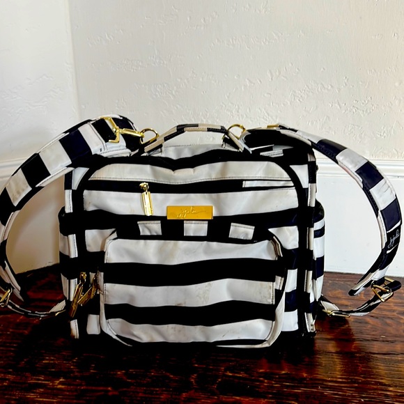 JujuBe Diaper bag and changing pad - Picture 2 of 6